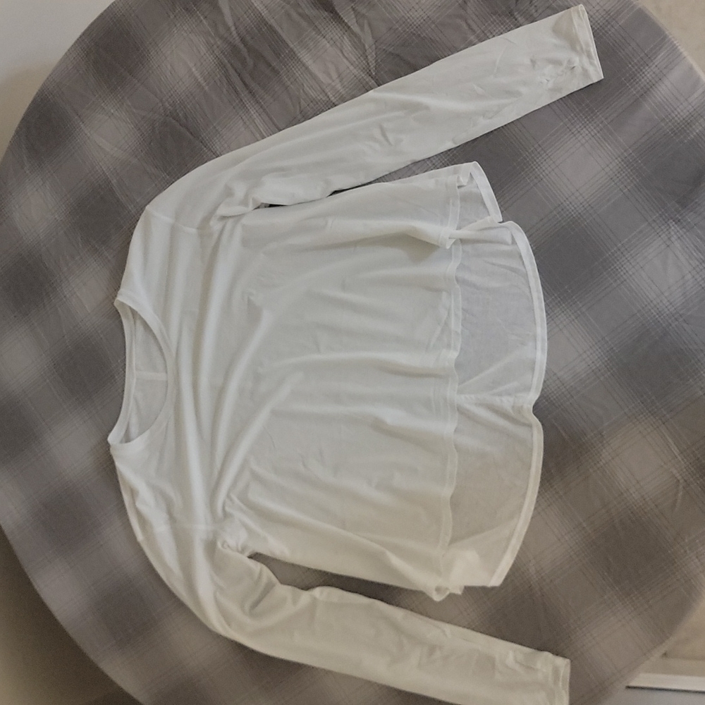 Lululemon size 8 long sleeve